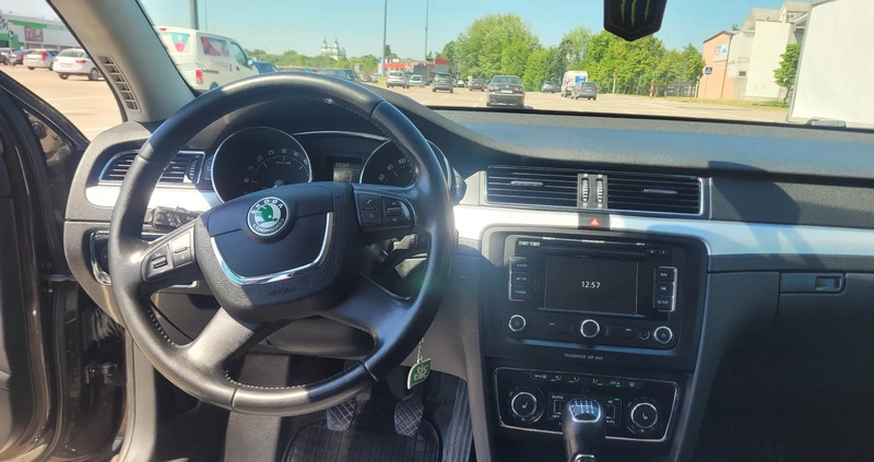 Skoda Superb cena 30000 przebieg: 306000, rok produkcji 2013 z Białystok małe 92